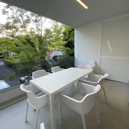 Apartment Beachside Flat With Covered Terrace