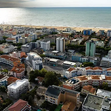 Beachside Flat With Covered Terrace Bibione